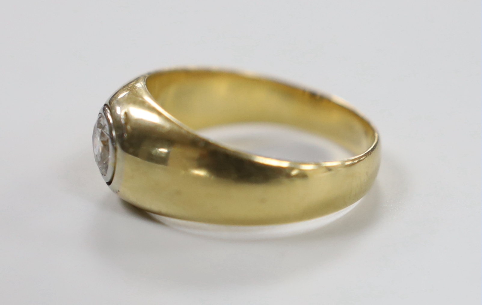 An 18k yellow metal and collet set solitaire diamond ring, size U/V, gross weight 9.7 grams